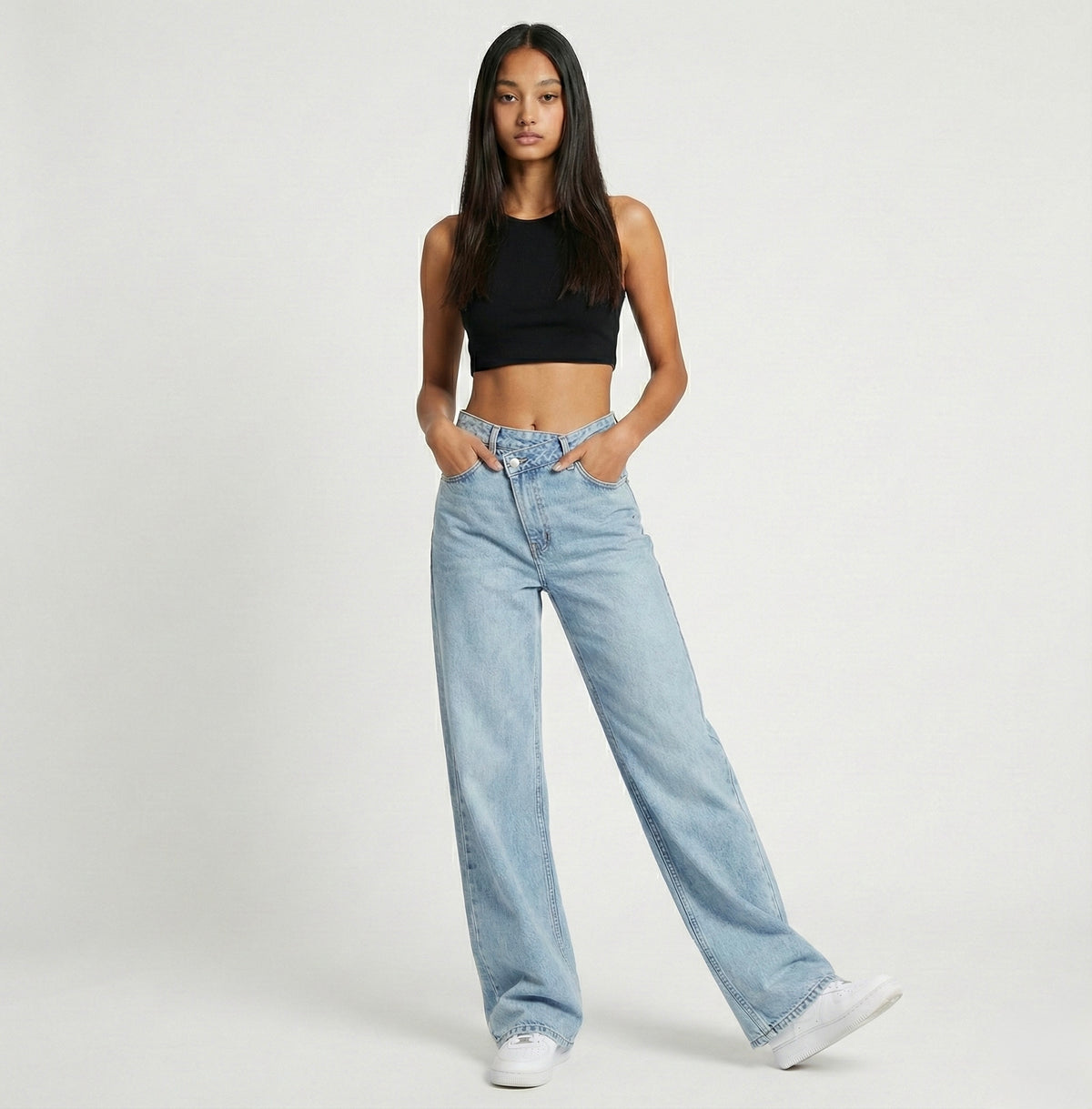 Twist closure jean
