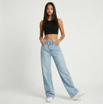 Twist closure jean
