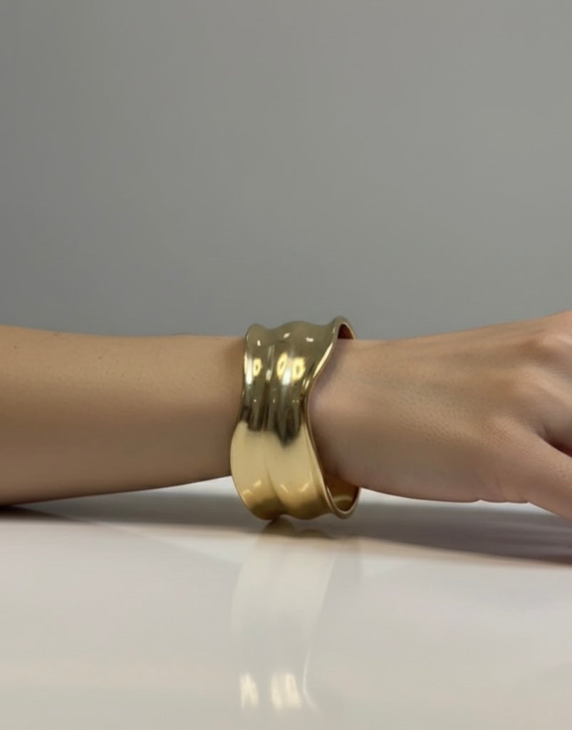 Wavy Bangle