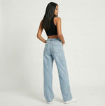 Twist closure jean
