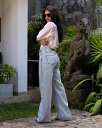 Twist closure jean